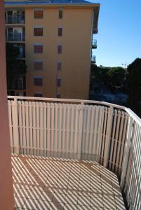 One-bedroom flat with balcony and AC