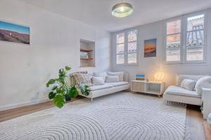 Derrière les vitraux