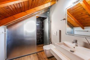 Saranda Seaview Spot by PikHost