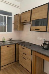 Metro blue line Megaro Mousikis Αpartment