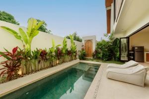 Modern 2BR Oasis with Pool in Balangan