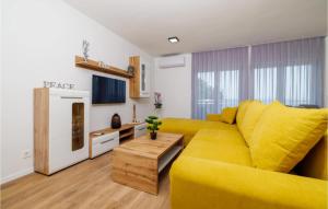 2 Bedroom Beautiful Apartment In Crikvenica