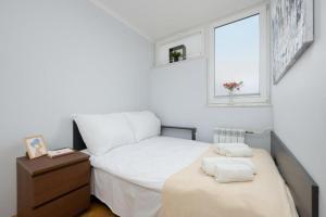 Chłodna Warsaw Atrium Apartment by Solarento