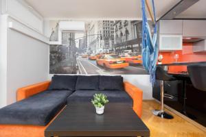 Chłodna Warsaw Atrium Apartment by Solarento