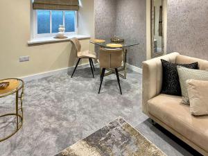 Oasis Boutique - Uk51036