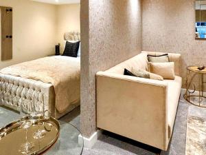 Oasis Boutique - Uk51036