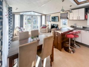 Hopton Holiday Village Retreat