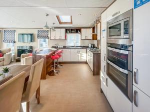 Hopton Holiday Village Retreat