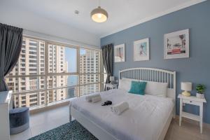 Free housekeeping visits during your stay - StayShort - Warm & Cozy 1-Bedroom Stay for 4 in Dubai Marina