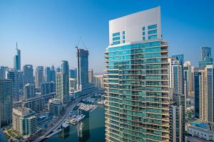 Free housekeeping visits during your stay - StayShort - Warm & Cozy 1-Bedroom Stay for 4 in Dubai Marina