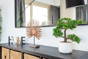 Free housekeeping visits during your stay - StayShort - Warm & Cozy 1-Bedroom Stay for 4 in Dubai Marina