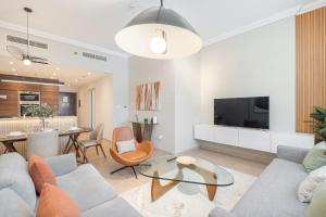 Free housekeeping visits during your stay - StayShort - Comfortable 1BR JVC Retreat with Pool