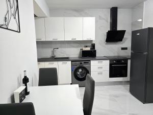 EvAndrea Pelapais - Stylish Apt in Kato Paphos