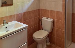 Awesome Apartment In Rowy With Swimming Pool