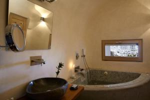 Honeymoon Suite with Caldera View (2 Adults)