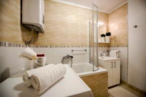 Apartment Main Street Carera