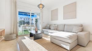 VACATION MARBELLA I Central Puerto Banus Apt, 24-7 Security, a minute from the Marina, The Sea and Luxury Shopping