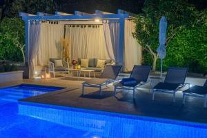 Apartments And Studio Giovanni with heated pool