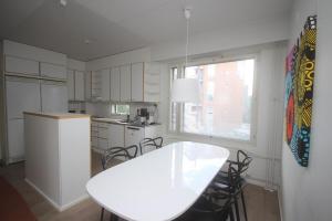 Gella Strömbergintie 8