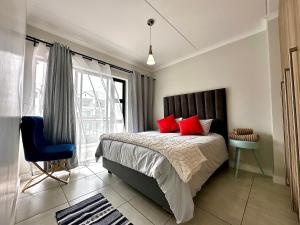 The Blyde - 3 Bedroom Lagoon Facing Luxury Apartment