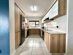 The Blyde - 3 Bedroom Lagoon Facing Luxury Apartment