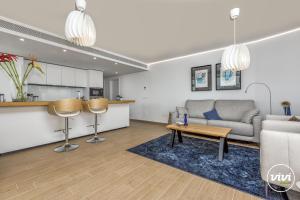 ViVi Homes - Azul Pool, Terrace & Sea View