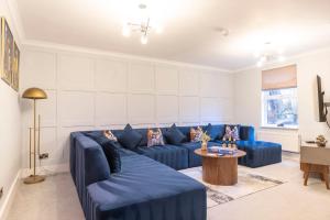 Elliot Oliver - Spacious Five Bed Town House With Garden & Garage