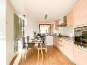 Stunning River View City Centre Apartment