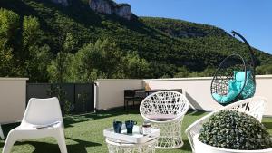 DANDELION GITE SPA Gorges du Tarn piscine jacuzzi rivière vue exceptionnelle villa nature design