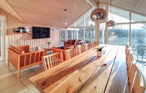 Lovely Home In Rødby With Kitchen