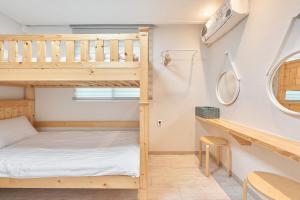 홍대입구역 도보2분 방3 화장실2 10인숙소