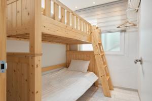 홍대입구역 도보2분 방3 화장실2 10인숙소