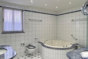 Haus an der Mittelbrücke, Sandwall