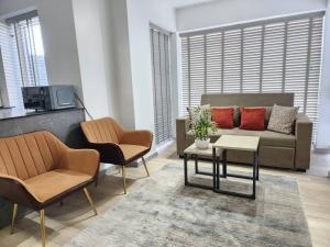 Modern 1-bed Apartment, Sleeps 4, Free Parking, Netflix, WiFi, New build