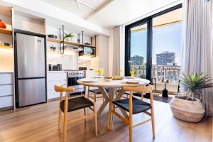 Eleve 602 - Sea Point Apt, Views, Shared Pool & Gym