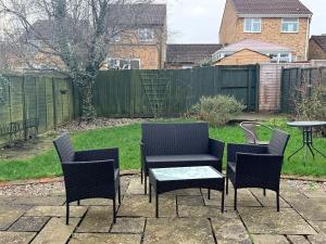 Ashford 3BR with Driveway in Secure Neigbourhood