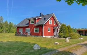 4 Bedroom Stunning Home In Ljungby