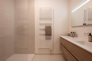 Modern Apartment with Terrace & Sea View