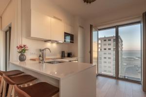 Modern Apartment with Terrace & Sea View