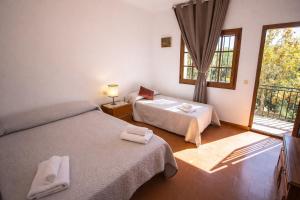 Catalunya Casas: Spacious Villa Vera up to 24 guests, a short drive to Blanes!