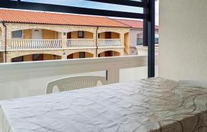 1 Bedroom Lovely Apartment In Vir