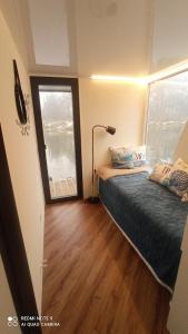 Houseboat - Dom na wodzie "Blue"