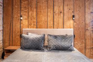 The Parkside ground-floor apartment with street parking