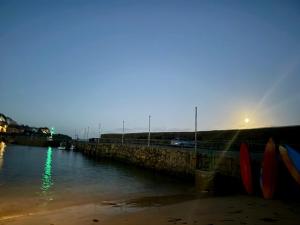 Honeysuckle Cottage by The Sea