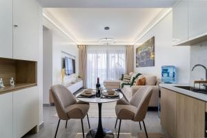 Casa Inikas -Elegant 1BR at Riara One Junction Mal