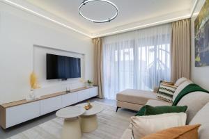 Casa Inikas -Elegant 1BR at Riara One Junction Mal