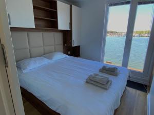 Hausboot Pula - Floating House Water Lily