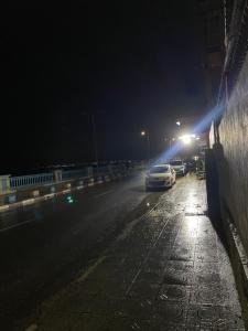 Petit et serviable à 10min de laéroport