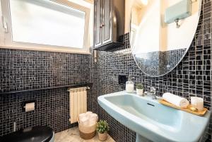 Bright Apartment 2 Min from Metro Station