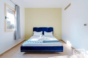 5 Bedroom Villa with Pool - Near Al-Marjan Island